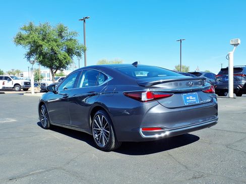 Used 2023 Lexus ES 250 w/ Premium Package AWD/4WD image 4