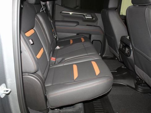 Used 2025 GMC Sierra 1500 AT4 w/ AT4 Premium Package image 17