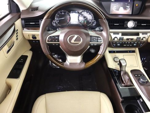 Used 2017 Lexus ES 350 w/ Premium Package FWD image 31