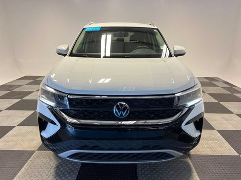 Certified 2022 Volkswagen Taos SE FWD image 2