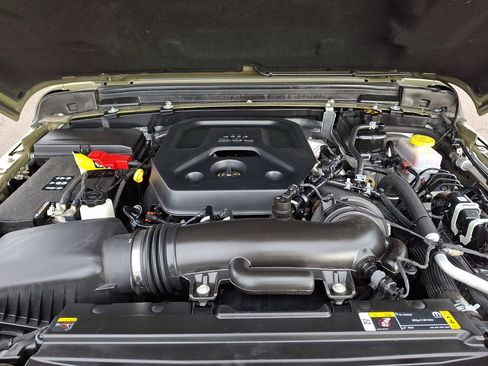 Used 2025 Jeep Wrangler Unlimited Rubicon image 27