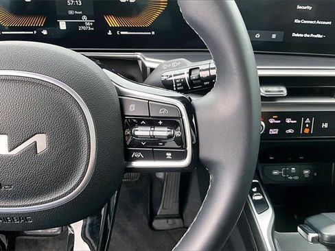 Certified 2025 Kia Sorento S w/ Panoramic Sunroof Package image 18