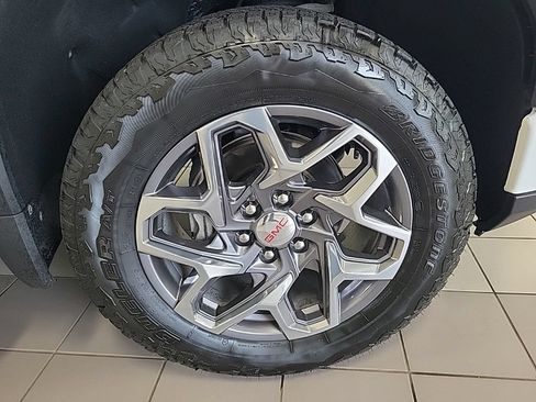 Used 2022 GMC Sierra 1500 Elevation w/ LPO, Elevation Black Package AWD/4WD image 6