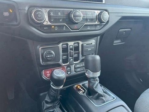 Used 2024 Jeep Gladiator Rubicon w/ Convenience Group image 18