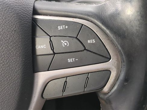 Used 2020 Jeep Grand Cherokee Laredo image 28