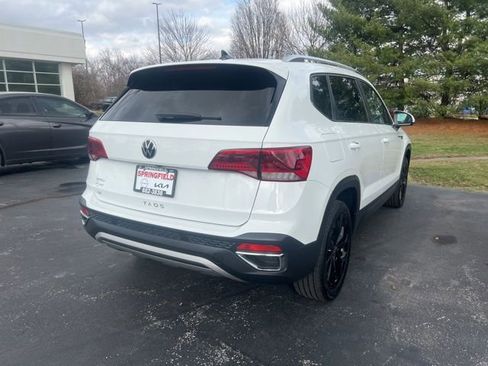 Used 2024 Volkswagen Taos SE image 4