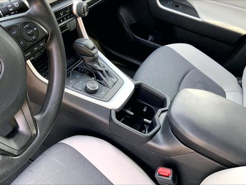 Used 2022 Toyota RAV4 XLE AWD/4WD image 16