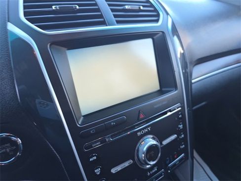 Used 2016 Ford Explorer Limited image 24