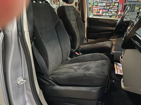 Used 2014 Dodge Grand Caravan SE w/ SE Plus Group image 18