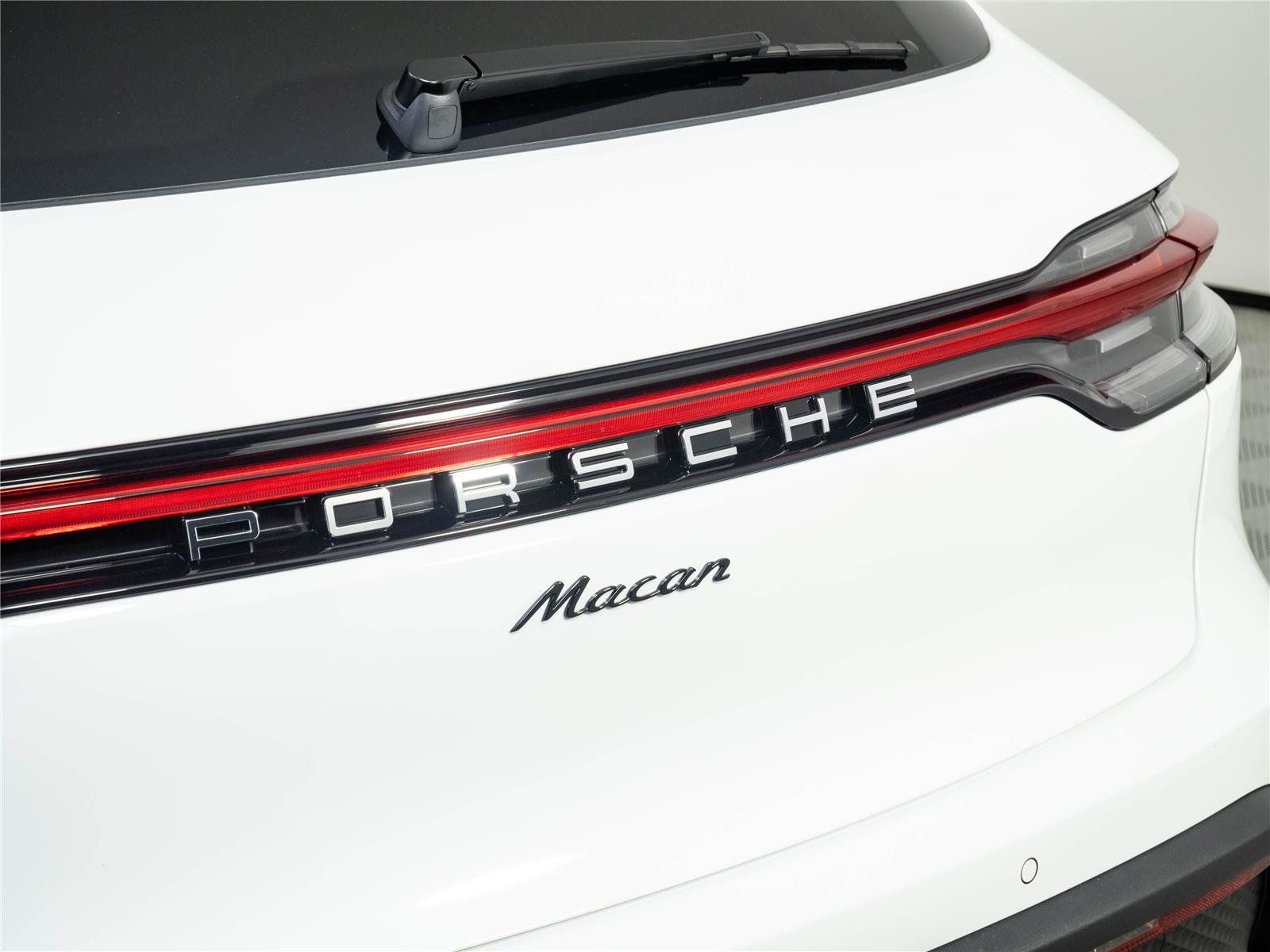 New 2026 Porsche Macan Turbo AWD/4WD image 38