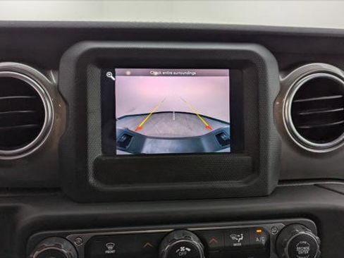 Used 2020 Jeep Gladiator Overland w/ Trailer Tow Package image 27