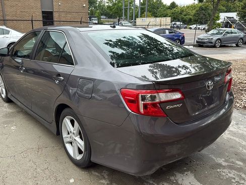 Used 2014 Toyota Camry SE w/ Moonroof Package FWD image 7