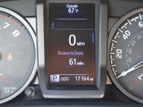 Used 2017 Toyota Tacoma TRD Off-Road image 22