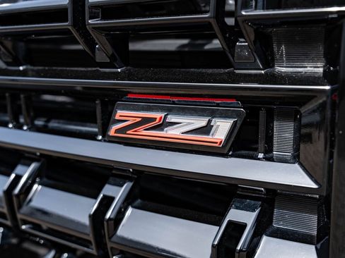 Used 2025 Chevrolet Suburban Z71 w/ Comfort Package image 21