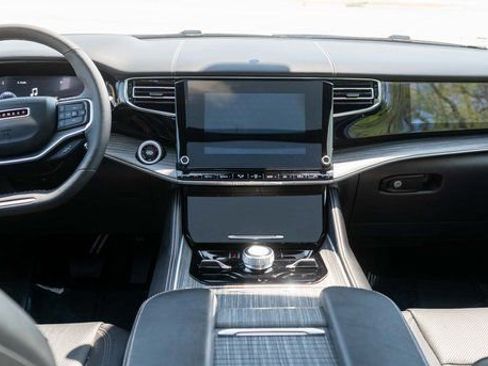 Used 2023 Jeep Wagoneer Series III w/ Premium Group I AWD/4WD image 18