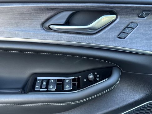 New 2025 Jeep Grand Cherokee Overland w/ Adv Protech Group III image 13