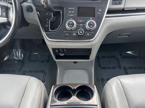 Used 2016 Toyota Sienna XLE image 14
