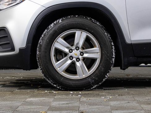 Used 2017 Chevrolet Trax LT w/ LT Convenience Package image 31