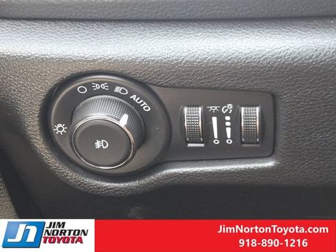 Used 2021 Chrysler Pacifica Limited w/ Premium & Safety Sphere Group FWD image 24