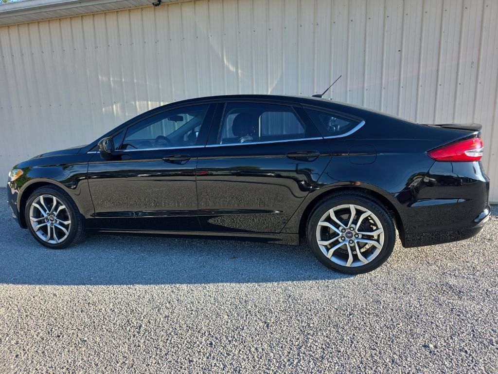 Used 2017 Ford Fusion SE w/ Equipment Group 201A FWD image 8