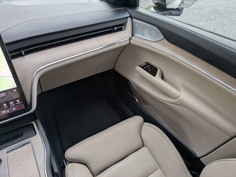 New 2026 Volvo EX90 Ultra AWD/4WD image 17