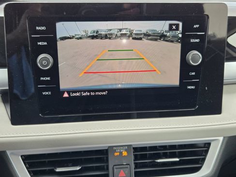 New 2026 Volkswagen Taos SE FWD image 16