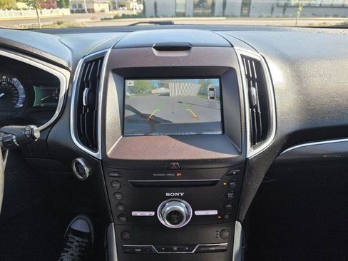 Used 2017 Ford Edge Titanium w/ Technology Package FWD image 11