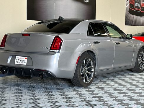 Used 2018 Chrysler 300 S RWD image 4
