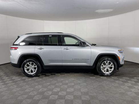 Used 2023 Jeep Grand Cherokee Limited w/ Trailer Tow Prep Group (B) image 5