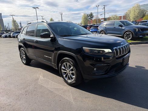 Used 2019 Jeep Cherokee Latitude Plus w/ Comfort/Convenience Group image 4