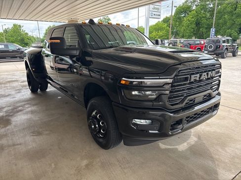 New 2026 RAM 3500 Laramie AWD/4WD image 3