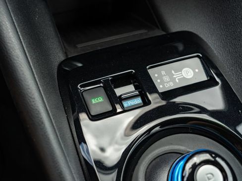 Certified 2025 Nissan Leaf SV Plus FWD image 20