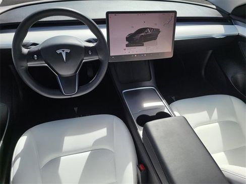 Used 2023 Tesla Model 3 Standard Range image 14