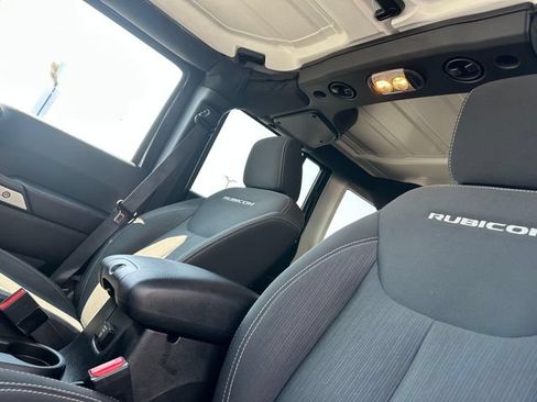 Used 2016 Jeep Wrangler Unlimited Rubicon w/ Connectivity Group AWD/4WD image 10