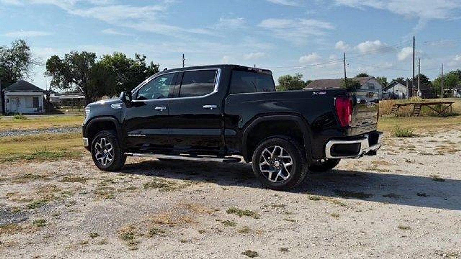 Used 2023 GMC Sierra 1500 SLT AWD/4WD image 6