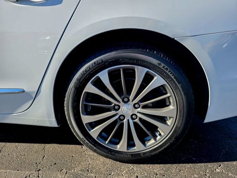 Used 2017 Buick LaCrosse Preferred image 17