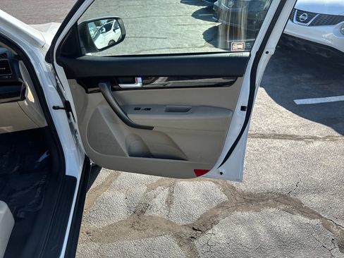 Used 2014 Kia Sorento LX FWD image 35