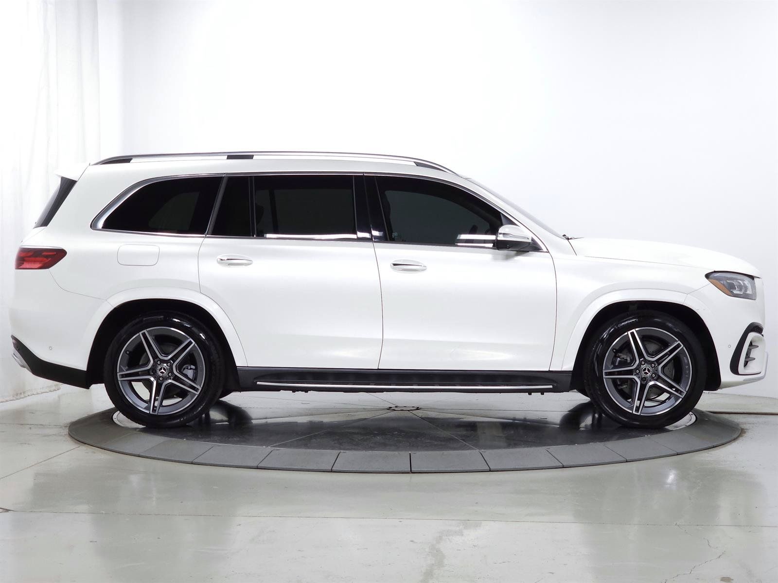 Used 2024 Mercedes-Benz GLS 450 4MATIC image 12