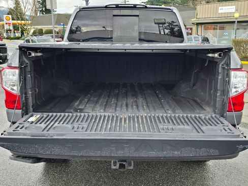 Used 2021 Nissan Titan SV w/ SV Convenience Package image 15