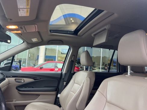 Certified 2017 Honda Pilot Touring image 15
