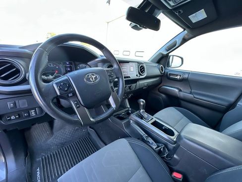 Used 2020 Toyota Tacoma TRD Off-Road w/ Technology Package AWD/4WD image 11