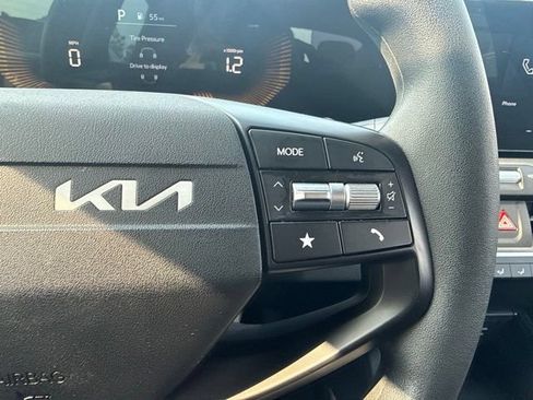Used 2025 Kia K4 FWD image 21