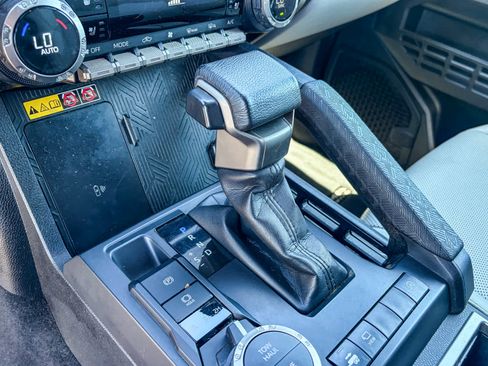 Used 2024 Toyota Tacoma Limited w/ Limited Package (LT) image 18