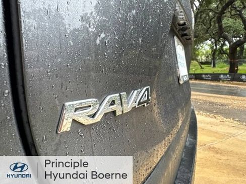 Used 2019 Toyota RAV4 XLE Premium FWD image 21