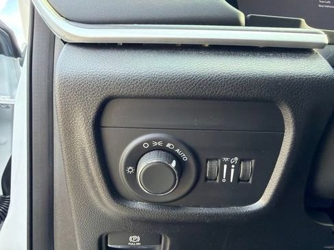Used 2023 Jeep Grand Cherokee L Laredo RWD image 19