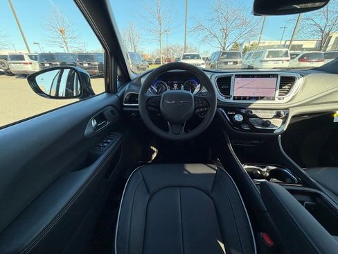 New 2026 Chrysler Pacifica Limited image 13