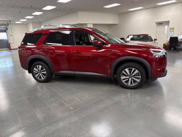 Used 2023 Nissan Pathfinder SL AWD/4WD image 8