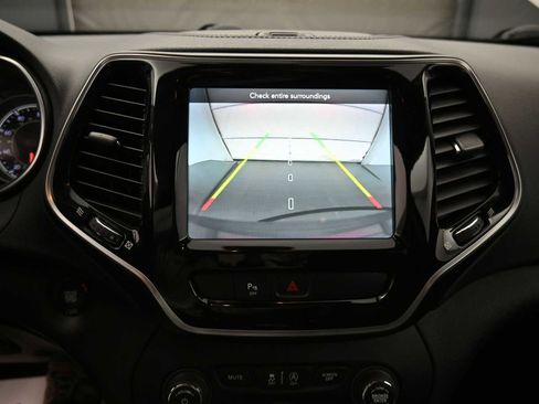 Used 2019 Jeep Cherokee Limited AWD/4WD image 8