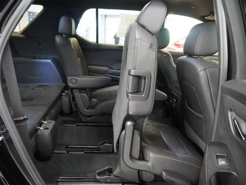 Used 2023 Chevrolet Traverse LT AWD/4WD image 32