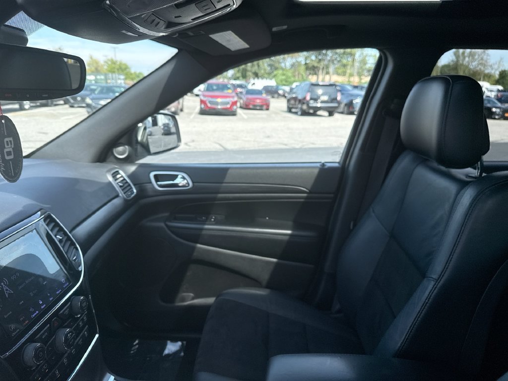 Used 2020 Jeep Grand Cherokee Altitude AWD/4WD image 3